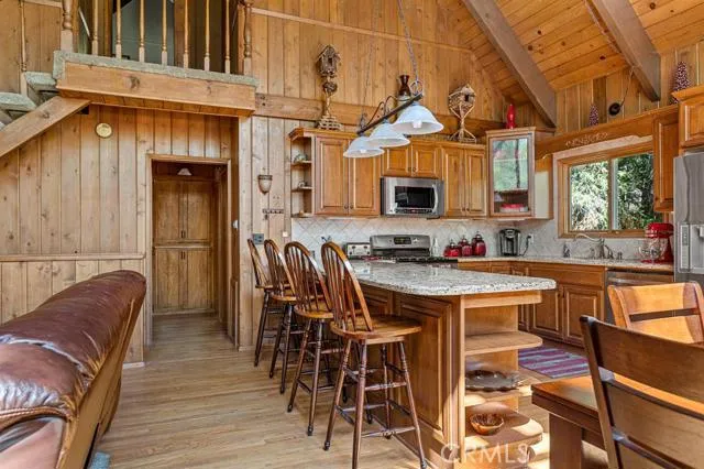 596 Pioneer Road, Lake Arrowhead, California 92352
