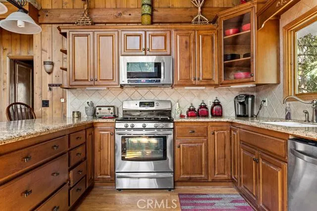596 Pioneer Road, Lake Arrowhead, California 92352