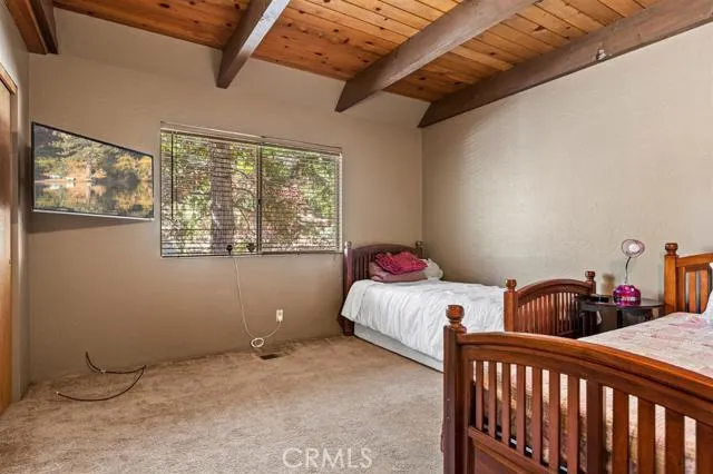 596 Pioneer Road, Lake Arrowhead, California 92352