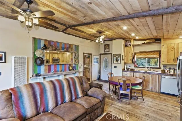 179 Canyon View Drive, Crestline, California 92325