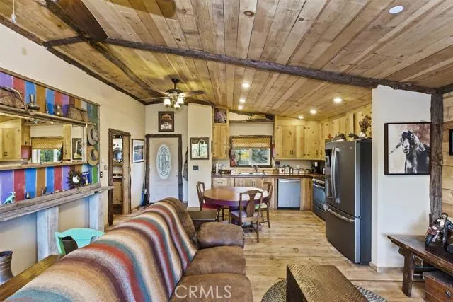 179 Canyon View Drive, Crestline, California 92325