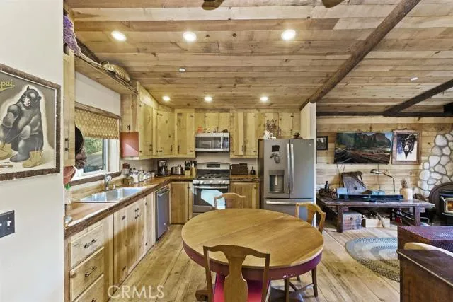 179 Canyon View Drive, Crestline, California 92325