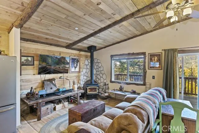 179 Canyon View Drive, Crestline, California 92325