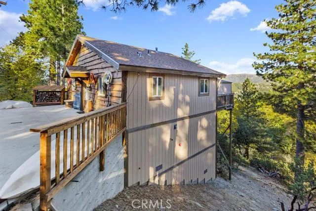 179 Canyon View Drive, Crestline, California 92325