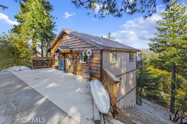 179 Canyon View Drive, Crestline, California 92325