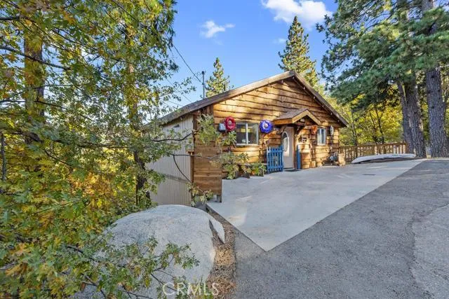 179 Canyon View Drive, Crestline, California 92325