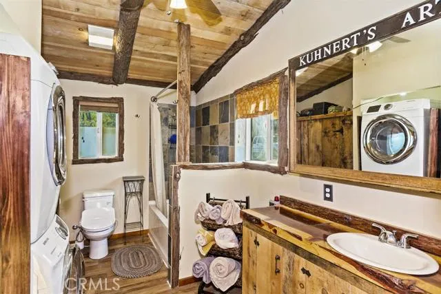 179 Canyon View Drive, Crestline, California 92325