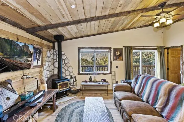 179 Canyon View Drive, Crestline, California 92325