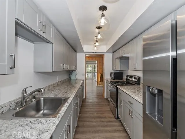 39325 Lodge Road, Fawnskin, California 92333