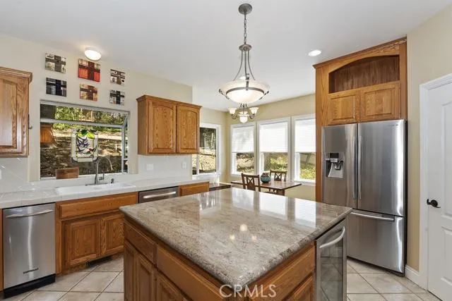 27160 Ironwood Lane, Lake Arrowhead, California 92352