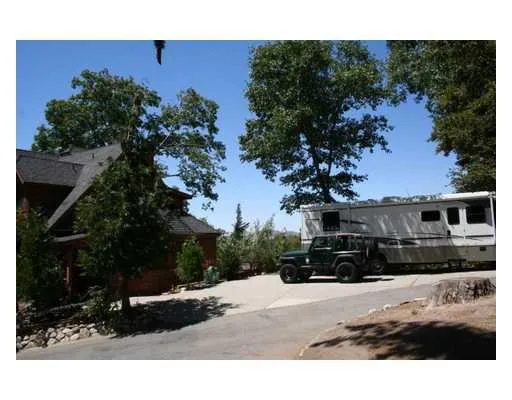 809 Crown Way, Lake Arrowhead, California 92352
