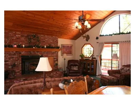 809 Crown Way, Lake Arrowhead, California 92352