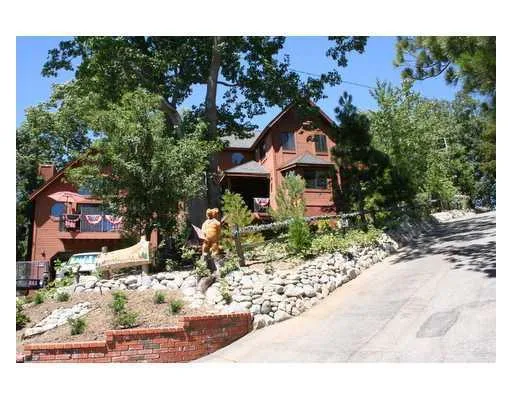 809 Crown Way, Lake Arrowhead, California 92352