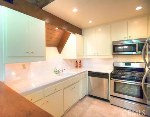 28520 Shenandoah, Lake Arrowhead, California 92352
