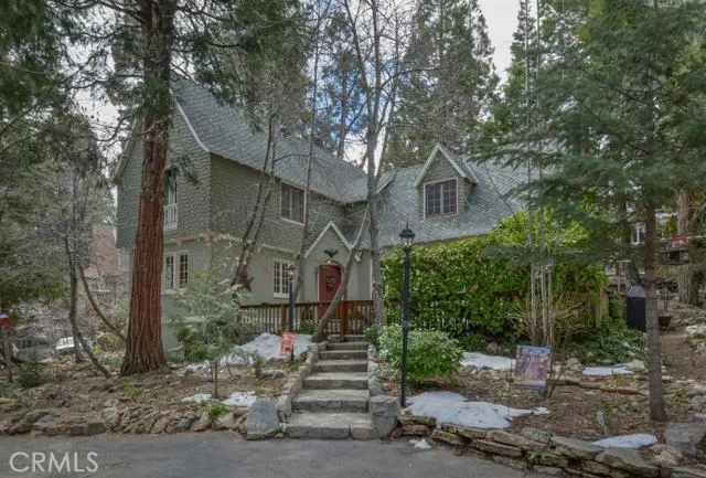 Classic Lake Arrowhead Charming Cottage