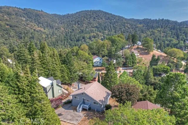 471 Delle Drive, Crestline, California 92325