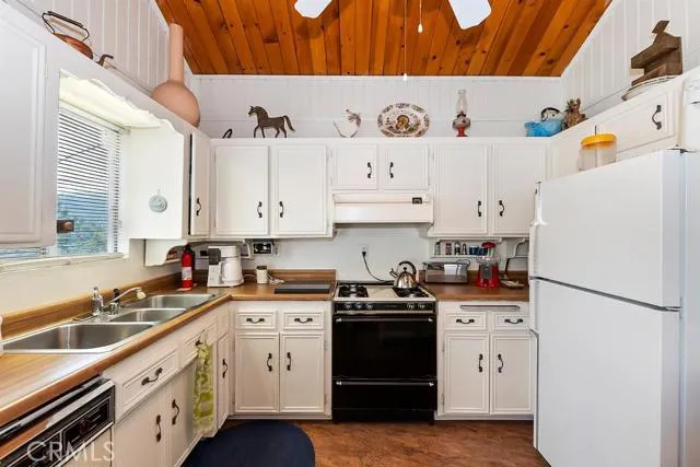 471 Delle Drive, Crestline, California 92325