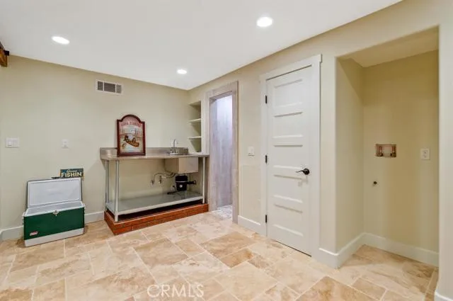 923 Lake Edge Way Way, Lake Arrowhead, California 92352