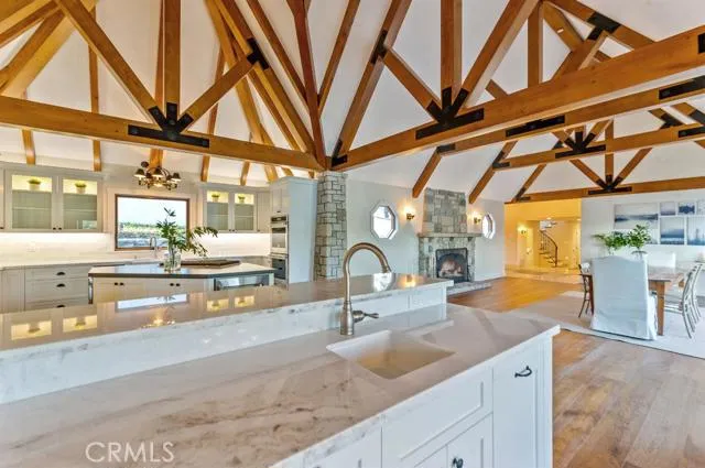 923 Lake Edge Way Way, Lake Arrowhead, California 92352