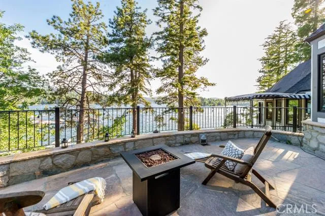 923 Lake Edge Way Way, Lake Arrowhead, California 92352
