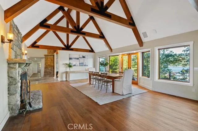 923 Lake Edge Way Way, Lake Arrowhead, California 92352