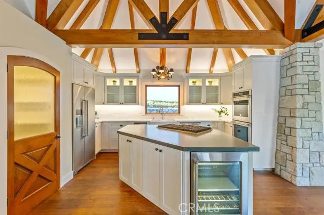 923 Lake Edge Way Way, Lake Arrowhead, California 92352
