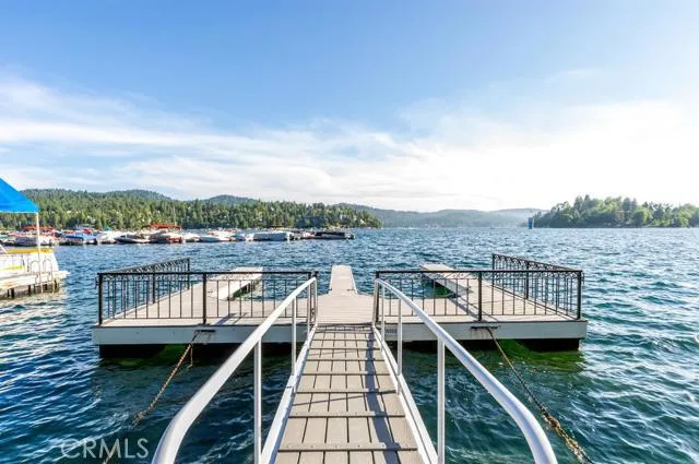 923 Lake Edge Way Way, Lake Arrowhead, California 92352