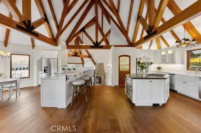 923 Lake Edge Way Way, Lake Arrowhead, California 92352