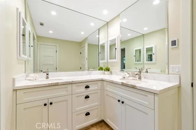 923 Lake Edge Way Way, Lake Arrowhead, California 92352