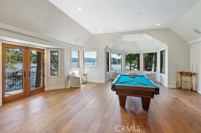 923 Lake Edge Way Way, Lake Arrowhead, California 92352