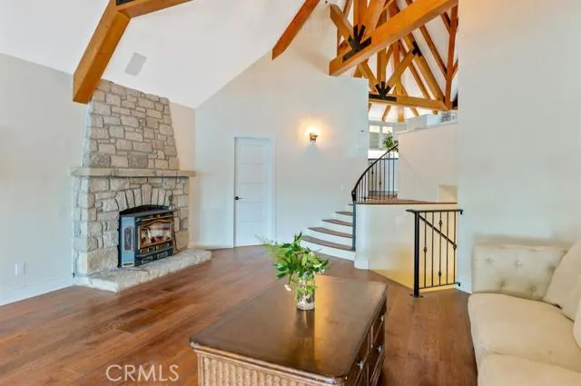 923 Lake Edge Way Way, Lake Arrowhead, California 92352