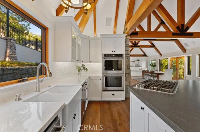 923 Lake Edge Way Way, Lake Arrowhead, California 92352
