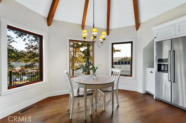 923 Lake Edge Way Way, Lake Arrowhead, California 92352