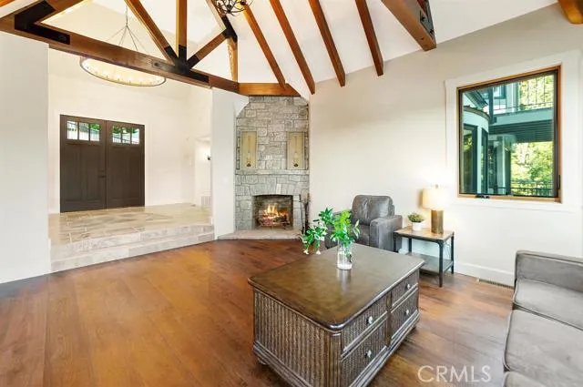 923 Lake Edge Way Way, Lake Arrowhead, California 92352