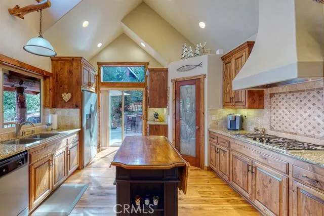 830 Zurich Drive, Lake Arrowhead, California 92352