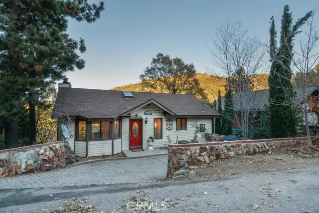 395 Dunant Drive, Crestline, California 92325