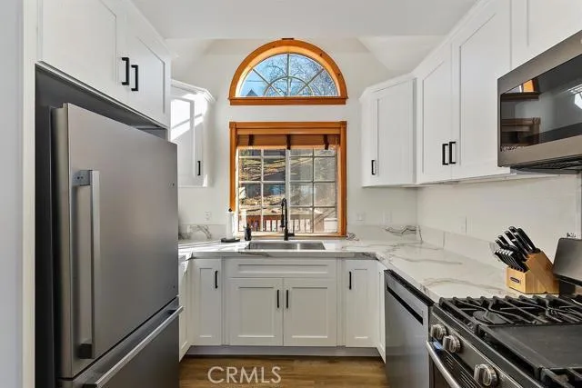 1414 Sequoia Drive, Lake Arrowhead, California 92352