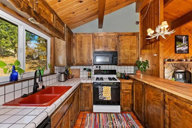 22318 Briarwood Lane, Crestline, California 92325