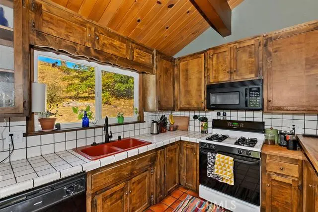 22318 Briarwood Lane, Crestline, California 92325