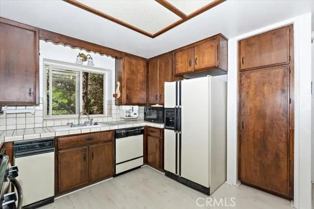 24543 S Albrun Drive, Crestline, California 92325