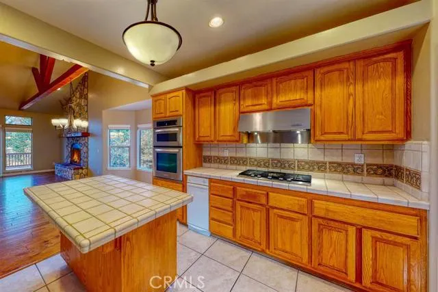 1216 Golden Rule Lane, Lake Arrowhead, California 92352