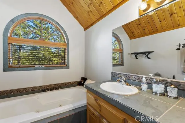 262 Fairway Drive, Lake Arrowhead, California 92352