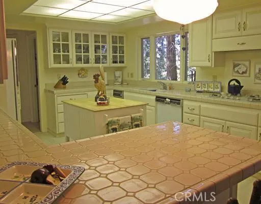 159 Cypress Drive, Lake Arrowhead, California 92352