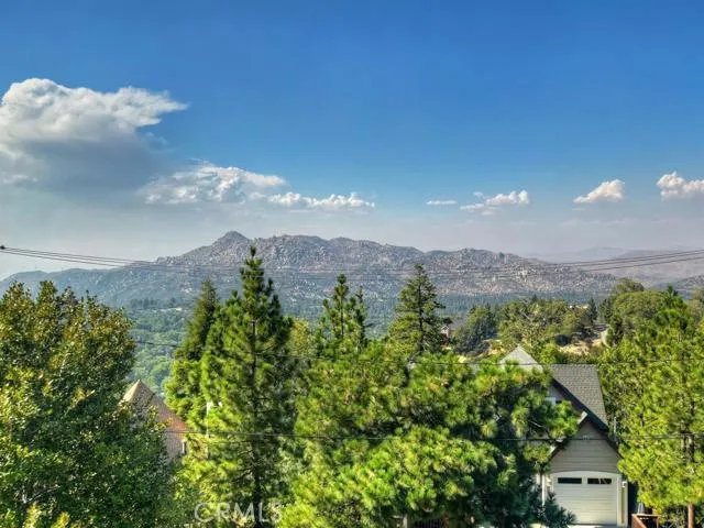 1217 Yukon Drive, Lake Arrowhead, California 92352