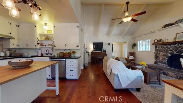 1966 Oakleaf Court, Running Springs, California 92382