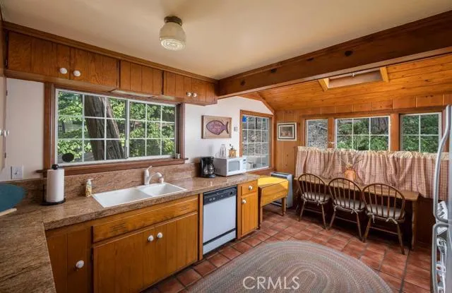 238 C Lane, Lake Arrowhead, California 92352