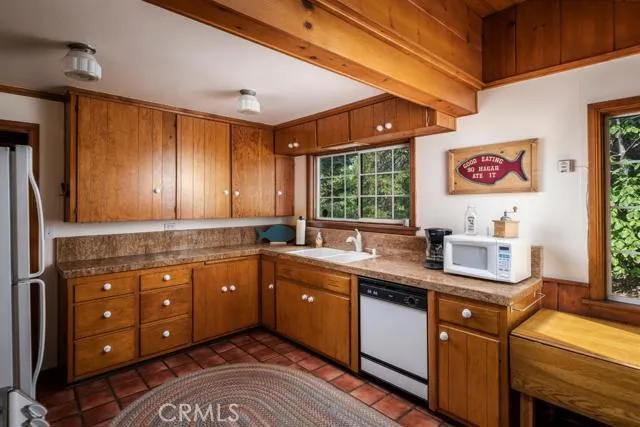 238 C Lane, Lake Arrowhead, California 92352