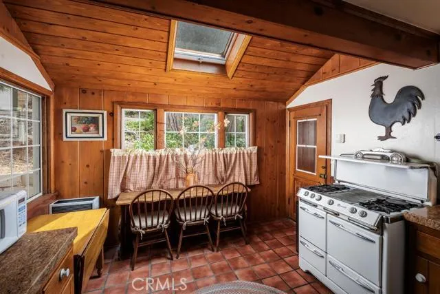 238 C Lane, Lake Arrowhead, California 92352