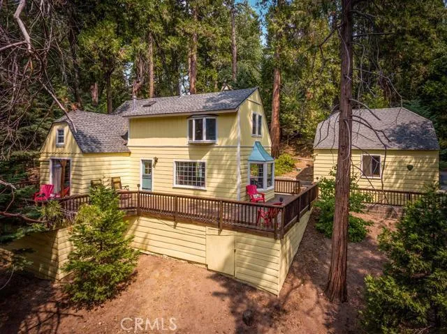 SPACIOUS 11,000 SQ FT LOT WITH PRIVACY!