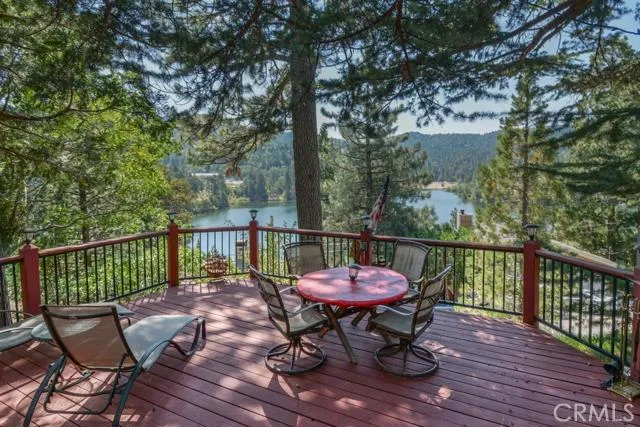 Beautiful Views of Lake Gregory from large and well maintained deck